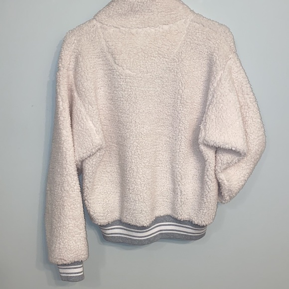 American Eagle white & grey NWOT Sherpa jacket size XS but fits big - Picture 6 of 6